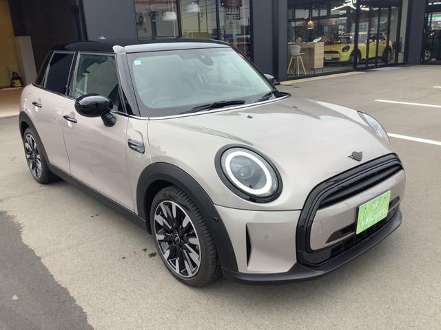 MINI クーパーD カムデン・エディション 特別仕様車カムデン/シートヒーター/追従クルコン/AppleCarplay/純正17インチAW/ピアノブラックエクステリア/バックカメラ/コーナーセンサー/LEDヘッドライト/UJテールライト(4枚目)