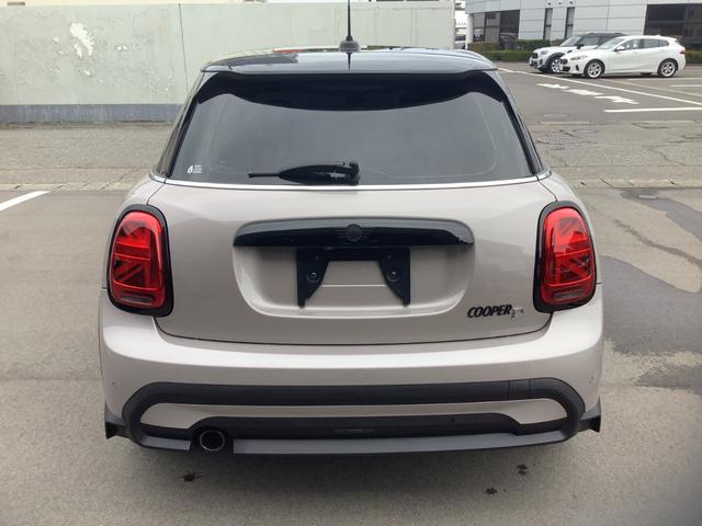 MINI クーパーD カムデン・エディション 特別仕様車カムデン/シートヒーター/追従クルコン/AppleCarplay/純正17インチAW/ピアノブラックエクステリア/バックカメラ/コーナーセンサー/LEDヘッドライト/UJテールライト(9枚目)