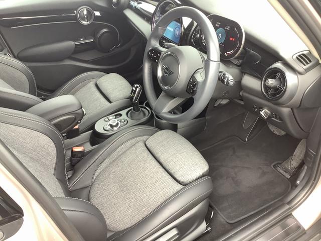 MINI クーパーD カムデン・エディション 特別仕様車カムデン/シートヒーター/追従クルコン/AppleCarplay/純正17インチAW/ピアノブラックエクステリア/バックカメラ/コーナーセンサー/LEDヘッドライト/UJテールライト(10枚目)