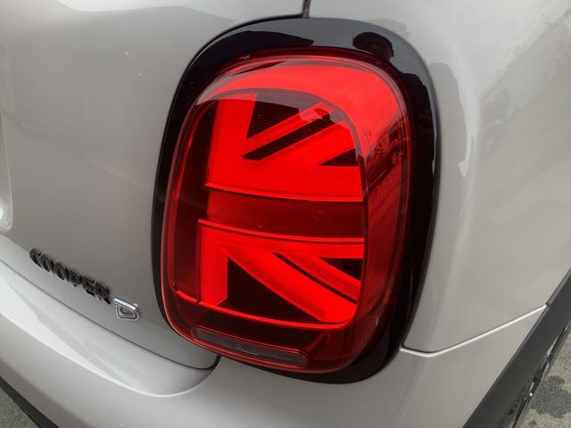 MINI クーパーD カムデン・エディション 特別仕様車カムデン/シートヒーター/追従クルコン/AppleCarplay/純正17インチAW/ピアノブラックエクステリア/バックカメラ/コーナーセンサー/LEDヘッドライト/UJテールライト(18枚目)