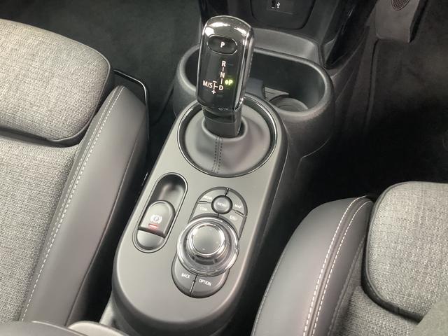 MINI クーパーD カムデン・エディション 特別仕様車カムデン/シートヒーター/追従クルコン/AppleCarplay/純正17インチAW/ピアノブラックエクステリア/バックカメラ/コーナーセンサー/LEDヘッドライト/UJテールライト(22枚目)
