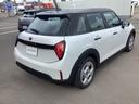 ＭＩＮＩ クーパーＣ　クラシック・トリム　弊社デモカー／フルスクリーンタッチディスプレイ／シートヒーター／ハンドルヒーター／運転支援／駐車支援／バックカメラ／コーナーセンサー／純正１６インチＡＷ／ＥＴＣ（7枚目）