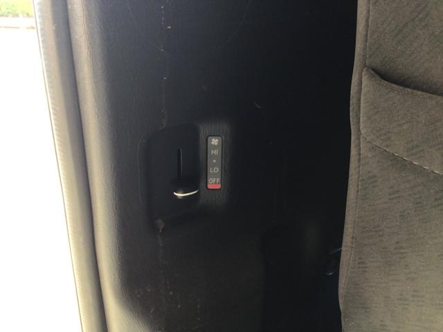 ハイエースワゴン GL 4WD 10人乗り 衝突軽減ブレーキ ナビ バックカメラ ETC ドラレコ スマートキー レーンキープ スライドドア、バックドア、リアバンパー板金修理渡 電格ミラー パワースライドドア オートライト(31枚目)