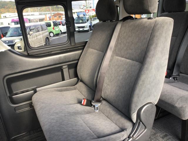 ハイエースワゴン グランドキャビン 4WD 衝突軽減ブレーキ バックカメラ 夏タイヤ有 ドラレコ 電動格納ミラー 10人乗り パワーウインドウ スライドドア後ろ、バックドア、リアバンパー板金後渡し オートマチックハイビーム オートライト(16枚目)