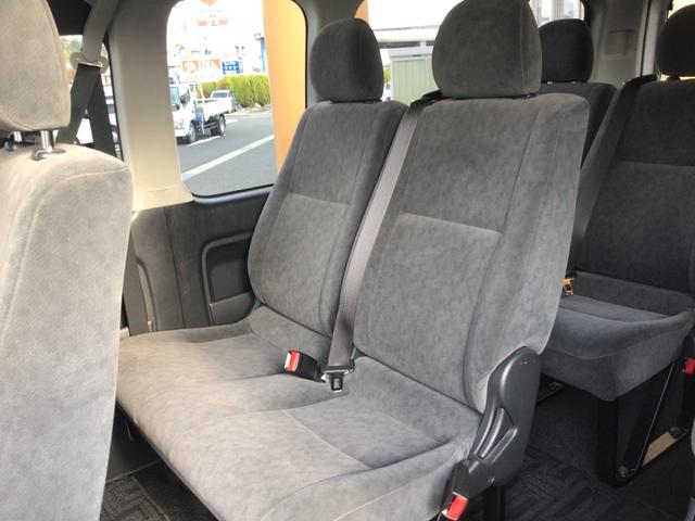 ハイエースワゴン グランドキャビン 4WD 衝突軽減ブレーキ バックカメラ 夏タイヤ有 ドラレコ 電動格納ミラー 10人乗り パワーウインドウ スライドドア後ろ、バックドア、リアバンパー板金後渡し オートマチックハイビーム オートライト(17枚目)