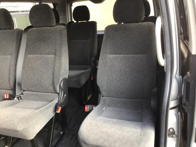 ハイエースワゴン グランドキャビン 4WD 衝突軽減ブレーキ バックカメラ 夏タイヤ有 ドラレコ 電動格納ミラー 10人乗り パワーウインドウ スライドドア後ろ、バックドア、リアバンパー板金後渡し オートマチックハイビーム オートライト(19枚目)