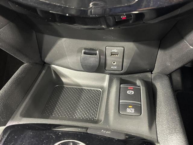 エクストレイル ２０Ｘ　ハイブリッド　４ＷＤ　メーカーナビ　アラウンドビューモニター　エマージェンシーブレーキ　パワーバックドア　ブラインドスポットモニター　クルーズコントロール　全席シートヒーター　ルーフレール　ＣＤ／ＤＶＤ／フルセグ（44枚目）