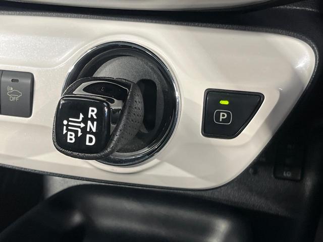 プリウス Sツーリングセレクション モデリスタフルエアロ 純正ナビ バックカメラ セーフティセンス レーダークルコン 前席シートヒーター 合皮シート LEDランプ LEDフォグ オートライト オートエアコン スマートキー 17インチAW(25枚目)