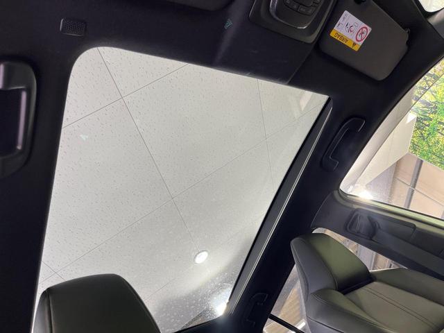 カローラクロス ハイブリッド Z 4WD パノラマルーフ ナビ機能付9型ディスプレイオーディオ トヨタセーフティセンス パワーバックドア ブラインドスポットモニター ドライブレコーダー パワーシート シートヒーター ステアリングヒータ(3枚目)