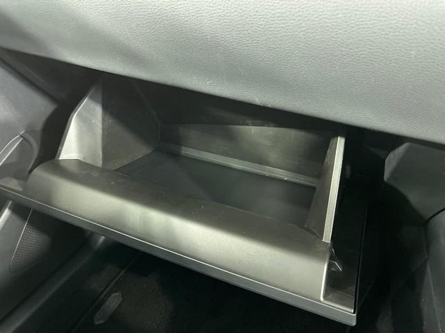 カローラクロス ハイブリッド Z 4WD パノラマルーフ ナビ機能付9型ディスプレイオーディオ トヨタセーフティセンス パワーバックドア ブラインドスポットモニター ドライブレコーダー パワーシート シートヒーター ステアリングヒータ(59枚目)