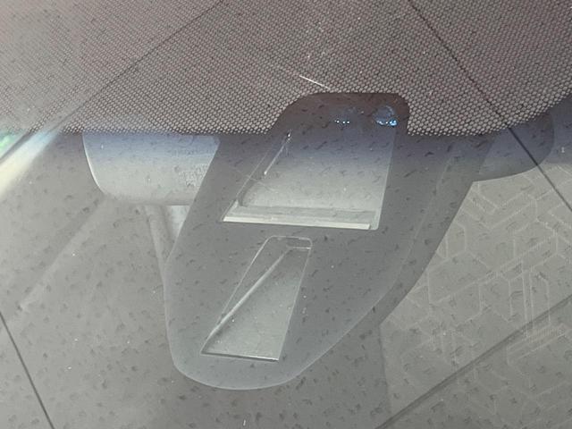 フィットハイブリッド Sパッケージ 4WD 純正ナビ バックカメラ シティブレーキサポート ETC Bluetooth フルセグ オートライト プッシュスタート 純正15インチAW クルーズコントロール 電子格納ミラー 横滑り防止装置(5枚目)