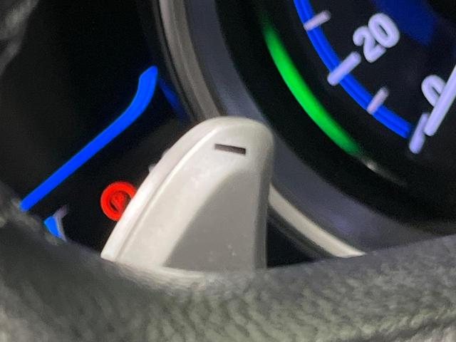 フィットハイブリッド Sパッケージ 4WD 純正ナビ バックカメラ シティブレーキサポート ETC Bluetooth フルセグ オートライト プッシュスタート 純正15インチAW クルーズコントロール 電子格納ミラー 横滑り防止装置(7枚目)