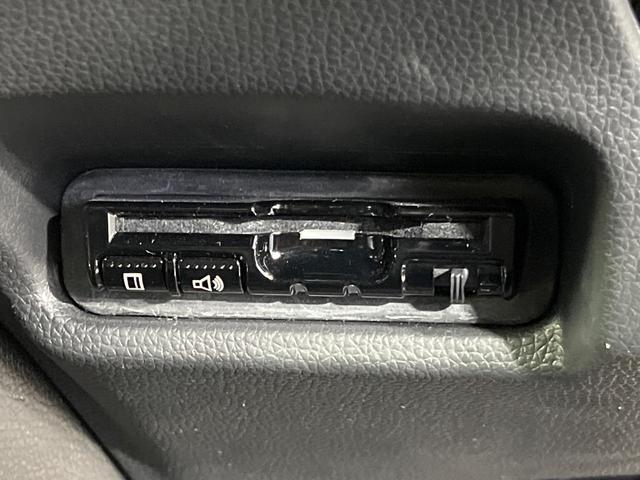 フィットハイブリッド Sパッケージ 4WD 純正ナビ バックカメラ シティブレーキサポート ETC Bluetooth フルセグ オートライト プッシュスタート 純正15インチAW クルーズコントロール 電子格納ミラー 横滑り防止装置(8枚目)