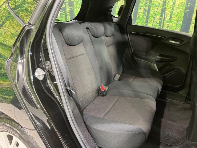 フィットハイブリッド Sパッケージ 4WD 純正ナビ バックカメラ シティブレーキサポート ETC Bluetooth フルセグ オートライト プッシュスタート 純正15インチAW クルーズコントロール 電子格納ミラー 横滑り防止装置(10枚目)