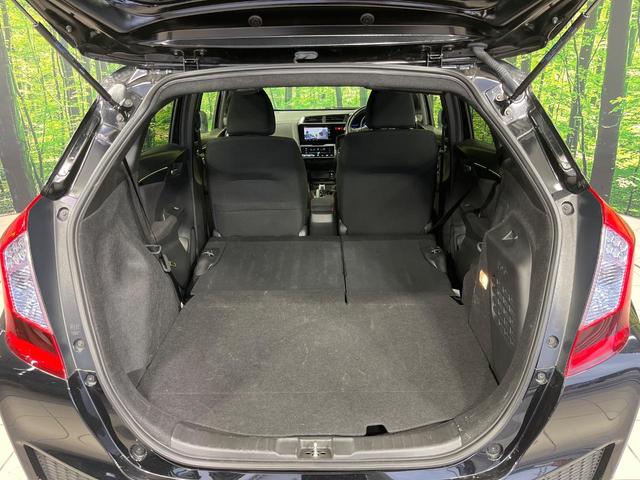 フィットハイブリッド Sパッケージ 4WD 純正ナビ バックカメラ シティブレーキサポート ETC Bluetooth フルセグ オートライト プッシュスタート 純正15インチAW クルーズコントロール 電子格納ミラー 横滑り防止装置(11枚目)