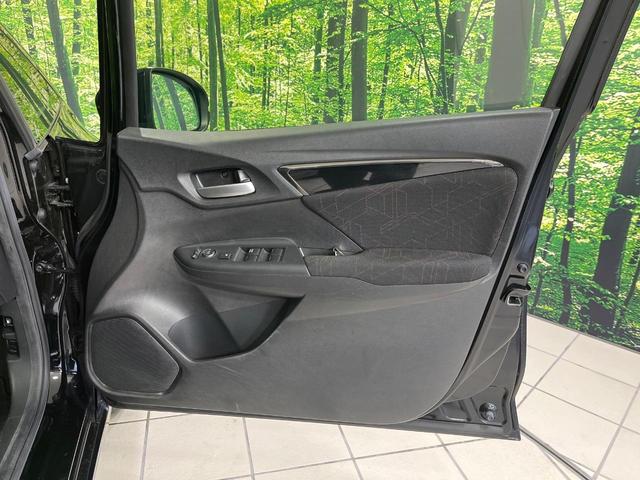 フィットハイブリッド Sパッケージ 4WD 純正ナビ バックカメラ シティブレーキサポート ETC Bluetooth フルセグ オートライト プッシュスタート 純正15インチAW クルーズコントロール 電子格納ミラー 横滑り防止装置(39枚目)