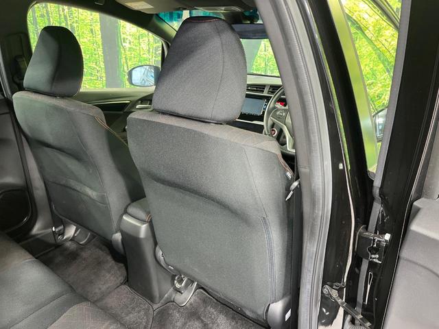 フィットハイブリッド Sパッケージ 4WD 純正ナビ バックカメラ シティブレーキサポート ETC Bluetooth フルセグ オートライト プッシュスタート 純正15インチAW クルーズコントロール 電子格納ミラー 横滑り防止装置(45枚目)