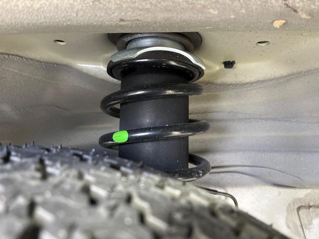 キャリイトラック KCエアコン・パワステ農繁仕様 4WD 純正ナビ セーフティサポート コーナーセンサー オートライト オートハイビーム ドライブレコーダー 車線逸脱警報 ヘッドライトレベライザー 3方開荷台 ダイアル式エアコン 横滑り防止装置(23枚目)