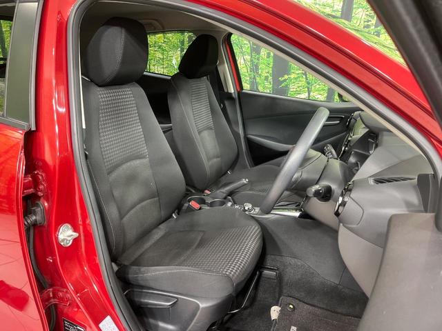 デミオ 13S 純正ナビ スマートブレーキサポート ブラインドスポットモニター バックカメラ シートヒーター LEDヘッド 禁煙車 スマートキー Bluetooth オートライト オートエアコン 革巻きステアリング(9枚目)