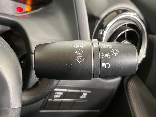 デミオ 13S 純正ナビ スマートブレーキサポート ブラインドスポットモニター バックカメラ シートヒーター LEDヘッド 禁煙車 スマートキー Bluetooth オートライト オートエアコン 革巻きステアリング(33枚目)