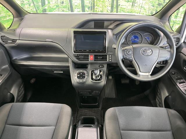 ヴォクシー ハイブリッドＸ　純正９型ナビ　後席モニター　両側パワースライドドア　バックカメラ　セーフティセンス　クルーズコントロール　ＥＴＣ　ドライブレコーダー　ＬＥＤランプ　オートライト　デュアルエアコン　スマートキー（2枚目）