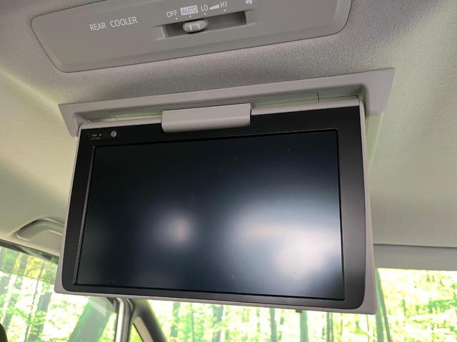 ヴォクシー ハイブリッドＸ　純正９型ナビ　後席モニター　両側パワースライドドア　バックカメラ　セーフティセンス　クルーズコントロール　ＥＴＣ　ドライブレコーダー　ＬＥＤランプ　オートライト　デュアルエアコン　スマートキー（3枚目）