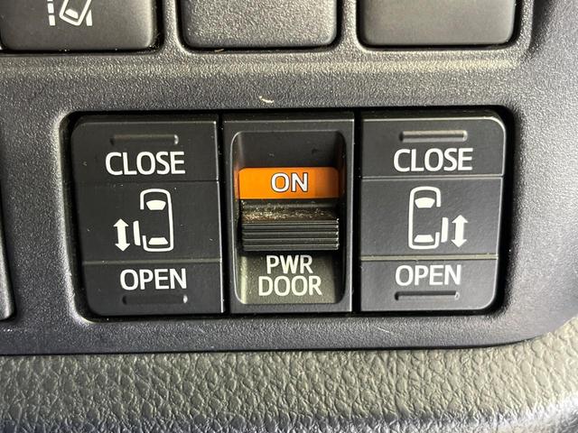 ヴォクシー ハイブリッドＸ　純正９型ナビ　後席モニター　両側パワースライドドア　バックカメラ　セーフティセンス　クルーズコントロール　ＥＴＣ　ドライブレコーダー　ＬＥＤランプ　オートライト　デュアルエアコン　スマートキー（5枚目）