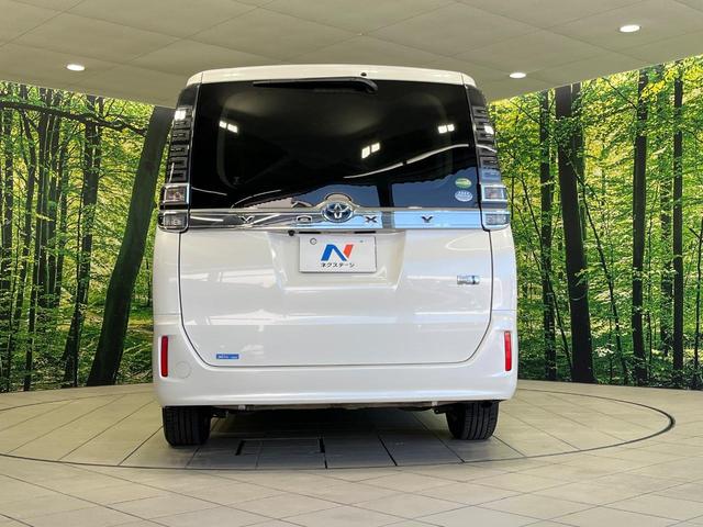 ヴォクシー ハイブリッドＸ　純正９型ナビ　後席モニター　両側パワースライドドア　バックカメラ　セーフティセンス　クルーズコントロール　ＥＴＣ　ドライブレコーダー　ＬＥＤランプ　オートライト　デュアルエアコン　スマートキー（16枚目）