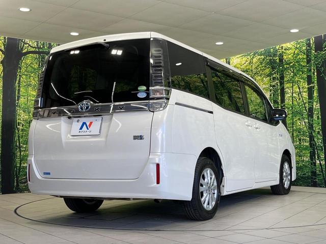 ヴォクシー ハイブリッドＸ　純正９型ナビ　後席モニター　両側パワースライドドア　バックカメラ　セーフティセンス　クルーズコントロール　ＥＴＣ　ドライブレコーダー　ＬＥＤランプ　オートライト　デュアルエアコン　スマートキー（18枚目）