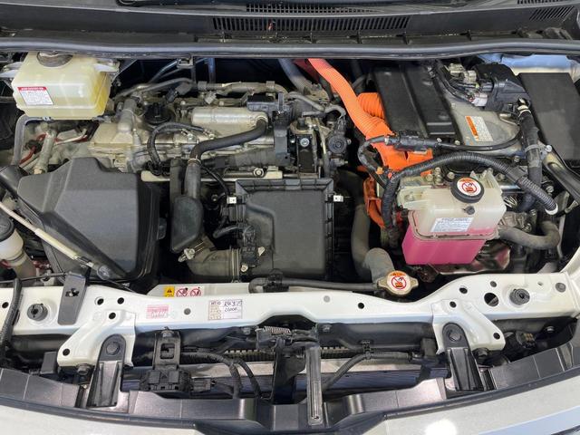 ヴォクシー ハイブリッドＸ　純正９型ナビ　後席モニター　両側パワースライドドア　バックカメラ　セーフティセンス　クルーズコントロール　ＥＴＣ　ドライブレコーダー　ＬＥＤランプ　オートライト　デュアルエアコン　スマートキー（19枚目）