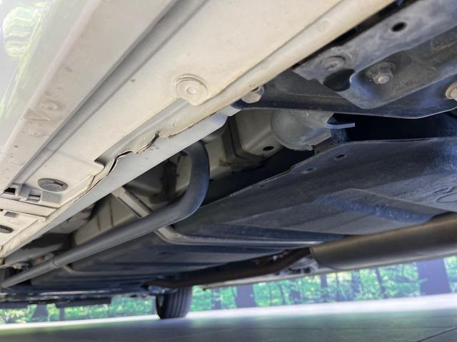 ヴォクシー ハイブリッドＸ　純正９型ナビ　後席モニター　両側パワースライドドア　バックカメラ　セーフティセンス　クルーズコントロール　ＥＴＣ　ドライブレコーダー　ＬＥＤランプ　オートライト　デュアルエアコン　スマートキー（22枚目）