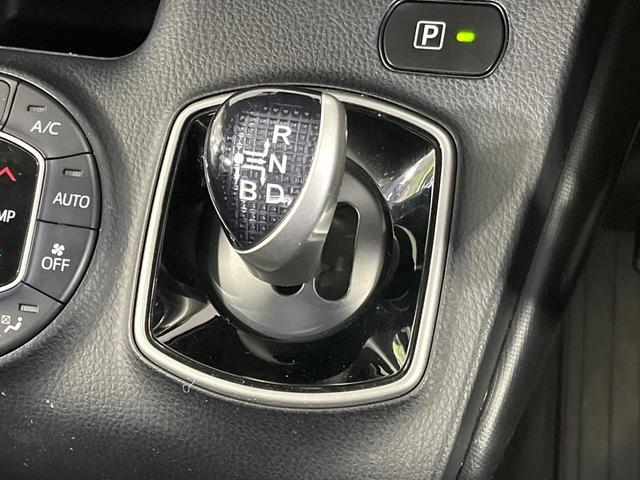 ヴォクシー ハイブリッドＸ　純正９型ナビ　後席モニター　両側パワースライドドア　バックカメラ　セーフティセンス　クルーズコントロール　ＥＴＣ　ドライブレコーダー　ＬＥＤランプ　オートライト　デュアルエアコン　スマートキー（25枚目）