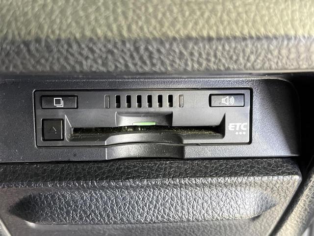 ヴォクシー ハイブリッドＸ　純正９型ナビ　後席モニター　両側パワースライドドア　バックカメラ　セーフティセンス　クルーズコントロール　ＥＴＣ　ドライブレコーダー　ＬＥＤランプ　オートライト　デュアルエアコン　スマートキー（31枚目）