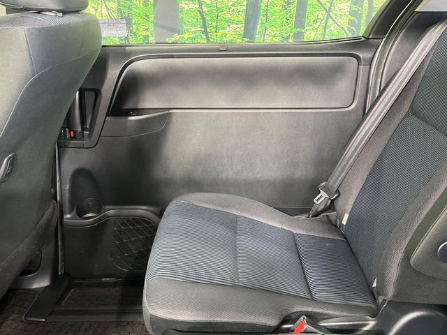 ヴォクシー ハイブリッドＸ　純正９型ナビ　後席モニター　両側パワースライドドア　バックカメラ　セーフティセンス　クルーズコントロール　ＥＴＣ　ドライブレコーダー　ＬＥＤランプ　オートライト　デュアルエアコン　スマートキー（44枚目）