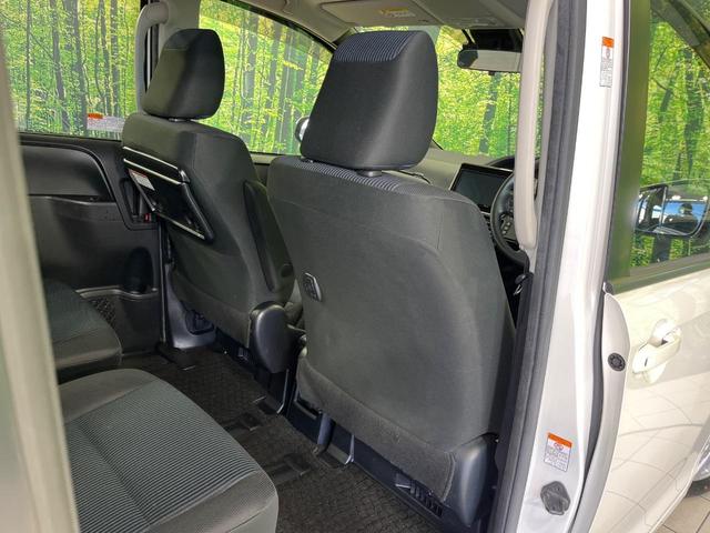 ヴォクシー ハイブリッドＸ　純正９型ナビ　後席モニター　両側パワースライドドア　バックカメラ　セーフティセンス　クルーズコントロール　ＥＴＣ　ドライブレコーダー　ＬＥＤランプ　オートライト　デュアルエアコン　スマートキー（48枚目）