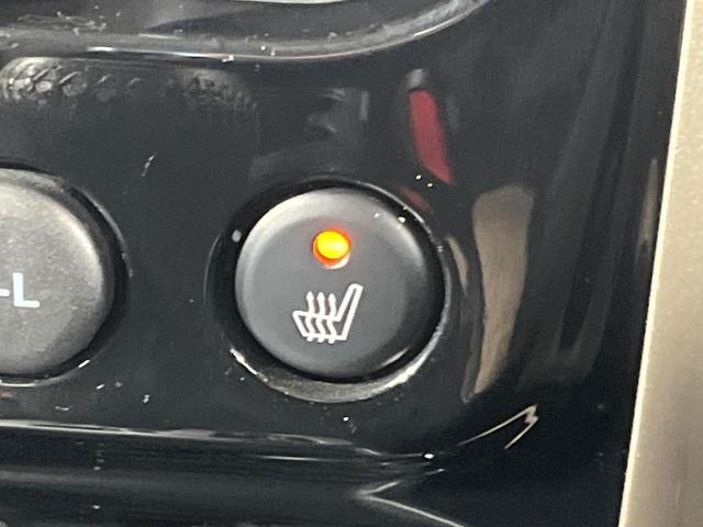 【シートヒーター】寒い日に重宝するシートヒーター！エアコンより早く温まってくれるので寒がりの人も安心ですね♪エアコンの温風は乾燥するから苦手、という方にもをおすすめです。