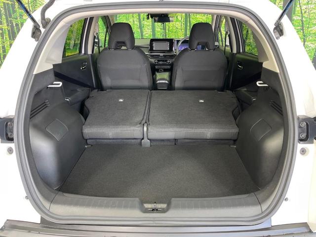 後席を格納すると、これだけの広さが！シーンに合わせたシートアレンジで、大きな荷物も積むことが出来ます♪