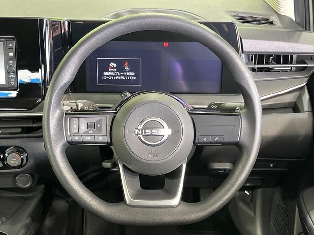 インテリアに合わせたデザインのステアリングは、運転される方のことも考え、運転しやすい形状、大きさです。是非一度、実際に触ってお確かめください。