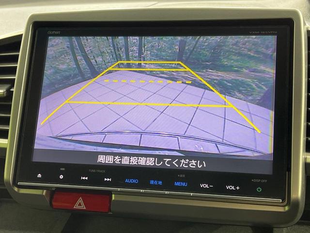 フリード Ｇ　プレミアムエディション　４ＷＤ　純正９型ナビ　後席モニター　両側パワースライドドア　バックカメラ　クルーズコントロール　ＥＴＣ　ＣＤ／ＤＶＤ／フルセグ　ＨＩＤランプ　フロントフォグ　オートライト　オートエアコン　スマートキー（6枚目）