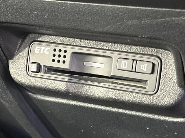 フリード Ｇ　プレミアムエディション　４ＷＤ　純正９型ナビ　後席モニター　両側パワースライドドア　バックカメラ　クルーズコントロール　ＥＴＣ　ＣＤ／ＤＶＤ／フルセグ　ＨＩＤランプ　フロントフォグ　オートライト　オートエアコン　スマートキー（7枚目）