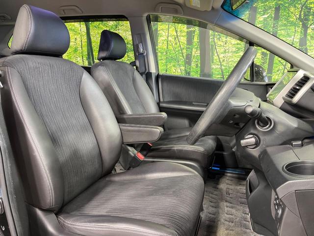 フリード Ｇ　プレミアムエディション　４ＷＤ　純正９型ナビ　後席モニター　両側パワースライドドア　バックカメラ　クルーズコントロール　ＥＴＣ　ＣＤ／ＤＶＤ／フルセグ　ＨＩＤランプ　フロントフォグ　オートライト　オートエアコン　スマートキー（8枚目）