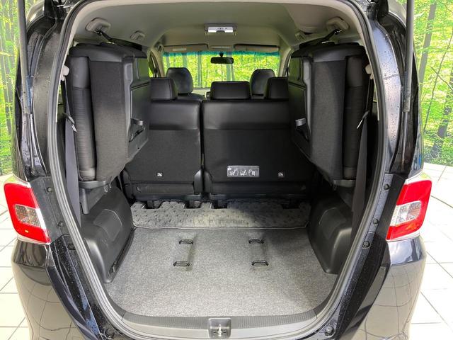 フリード Ｇ　プレミアムエディション　４ＷＤ　純正９型ナビ　後席モニター　両側パワースライドドア　バックカメラ　クルーズコントロール　ＥＴＣ　ＣＤ／ＤＶＤ／フルセグ　ＨＩＤランプ　フロントフォグ　オートライト　オートエアコン　スマートキー（11枚目）