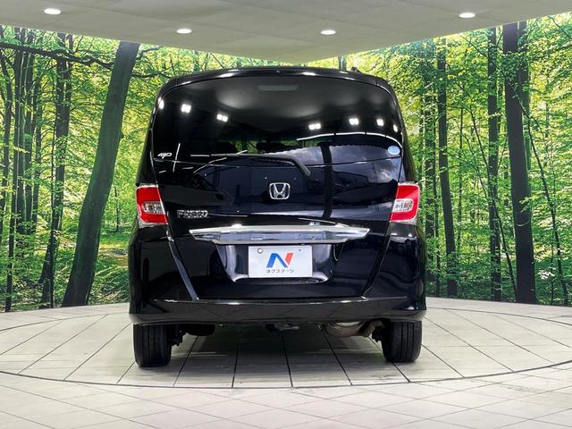 フリード Ｇ　プレミアムエディション　４ＷＤ　純正９型ナビ　後席モニター　両側パワースライドドア　バックカメラ　クルーズコントロール　ＥＴＣ　ＣＤ／ＤＶＤ／フルセグ　ＨＩＤランプ　フロントフォグ　オートライト　オートエアコン　スマートキー（16枚目）