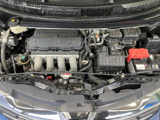 フリード Ｇ　プレミアムエディション　４ＷＤ　純正９型ナビ　後席モニター　両側パワースライドドア　バックカメラ　クルーズコントロール　ＥＴＣ　ＣＤ／ＤＶＤ／フルセグ　ＨＩＤランプ　フロントフォグ　オートライト　オートエアコン　スマートキー（19枚目）