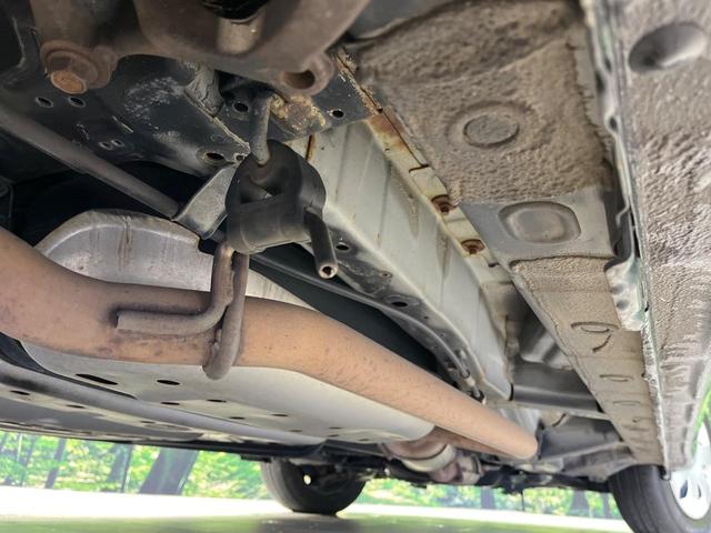 フリード Ｇ　プレミアムエディション　４ＷＤ　純正９型ナビ　後席モニター　両側パワースライドドア　バックカメラ　クルーズコントロール　ＥＴＣ　ＣＤ／ＤＶＤ／フルセグ　ＨＩＤランプ　フロントフォグ　オートライト　オートエアコン　スマートキー（21枚目）