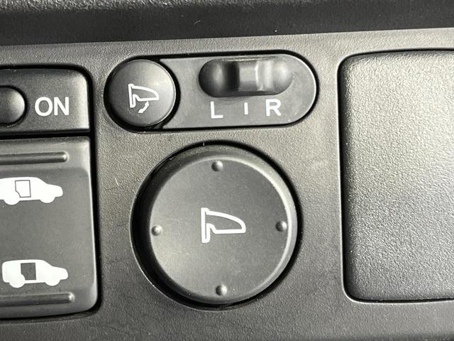 フリード Ｇ　プレミアムエディション　４ＷＤ　純正９型ナビ　後席モニター　両側パワースライドドア　バックカメラ　クルーズコントロール　ＥＴＣ　ＣＤ／ＤＶＤ／フルセグ　ＨＩＤランプ　フロントフォグ　オートライト　オートエアコン　スマートキー（35枚目）