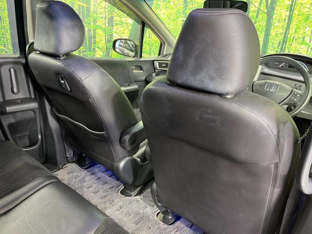 フリード Ｇ　プレミアムエディション　４ＷＤ　純正９型ナビ　後席モニター　両側パワースライドドア　バックカメラ　クルーズコントロール　ＥＴＣ　ＣＤ／ＤＶＤ／フルセグ　ＨＩＤランプ　フロントフォグ　オートライト　オートエアコン　スマートキー（44枚目）