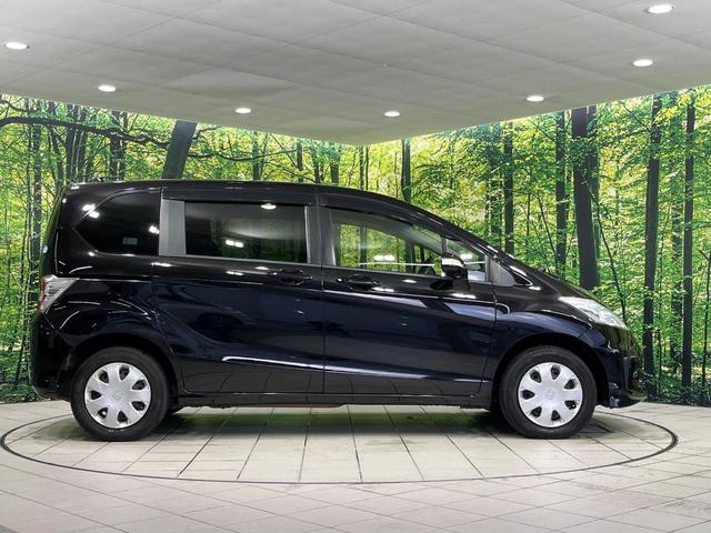 フリード Ｇ　プレミアムエディション　４ＷＤ　純正９型ナビ　後席モニター　両側パワースライドドア　バックカメラ　クルーズコントロール　ＥＴＣ　ＣＤ／ＤＶＤ／フルセグ　ＨＩＤランプ　フロントフォグ　オートライト　オートエアコン　スマートキー（51枚目）