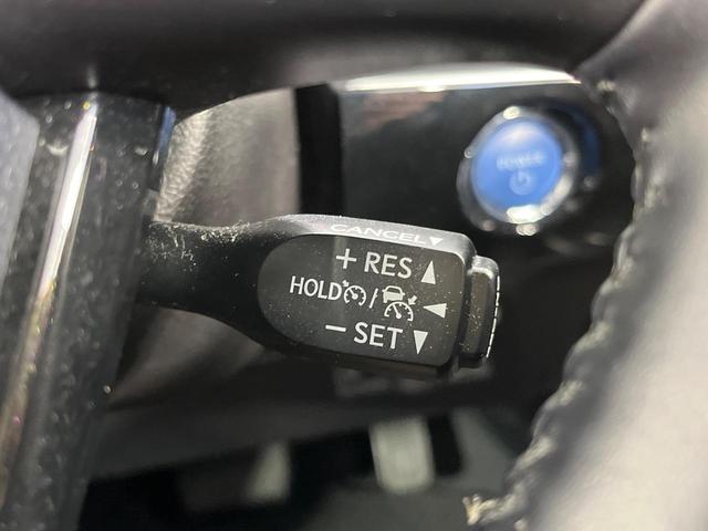 プリウス Ｓ　メモリーナビ　バックカメラ　セーフティセンス　レーダークルコン　ＥＴＣ　ドライブレコーダー　Ｂｌｕｅｔｏｏｔｈ　ＬＥＤランプ　オートマチックハイビーム　オートライト　オートエアコン　スマートキー（6枚目）