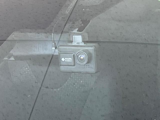 プリウス Ｓ　メモリーナビ　バックカメラ　セーフティセンス　レーダークルコン　ＥＴＣ　ドライブレコーダー　Ｂｌｕｅｔｏｏｔｈ　ＬＥＤランプ　オートマチックハイビーム　オートライト　オートエアコン　スマートキー（7枚目）